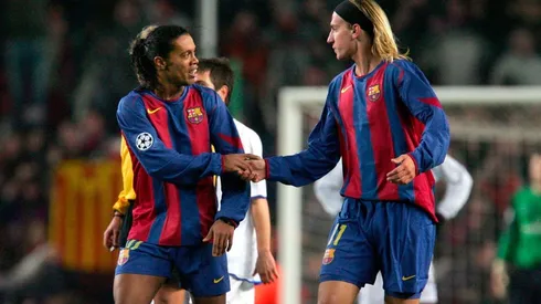 Maxi compartiendo cancha con Ronaldinho en el Camp Nou