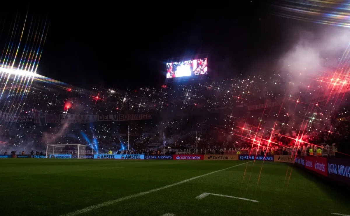 Los hinchas de River copan en las tribunas, calles y redes sociales. (FOTO: Getty)
