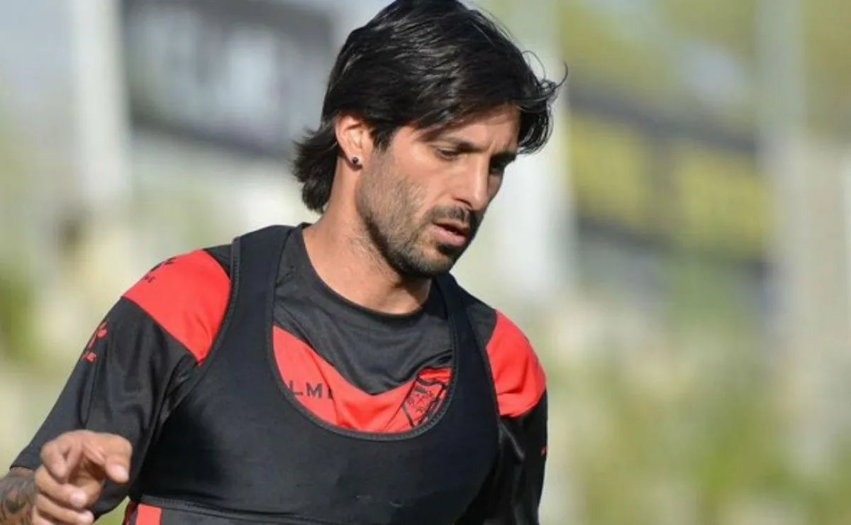 Domínguez jugó en Quilmes, River, Rubin Kazan, Zenit, Valencia, Olympiakos y Rayo Vallecano.