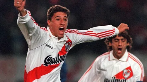 El festejo de Crespo en uno de los goles de aquella noche