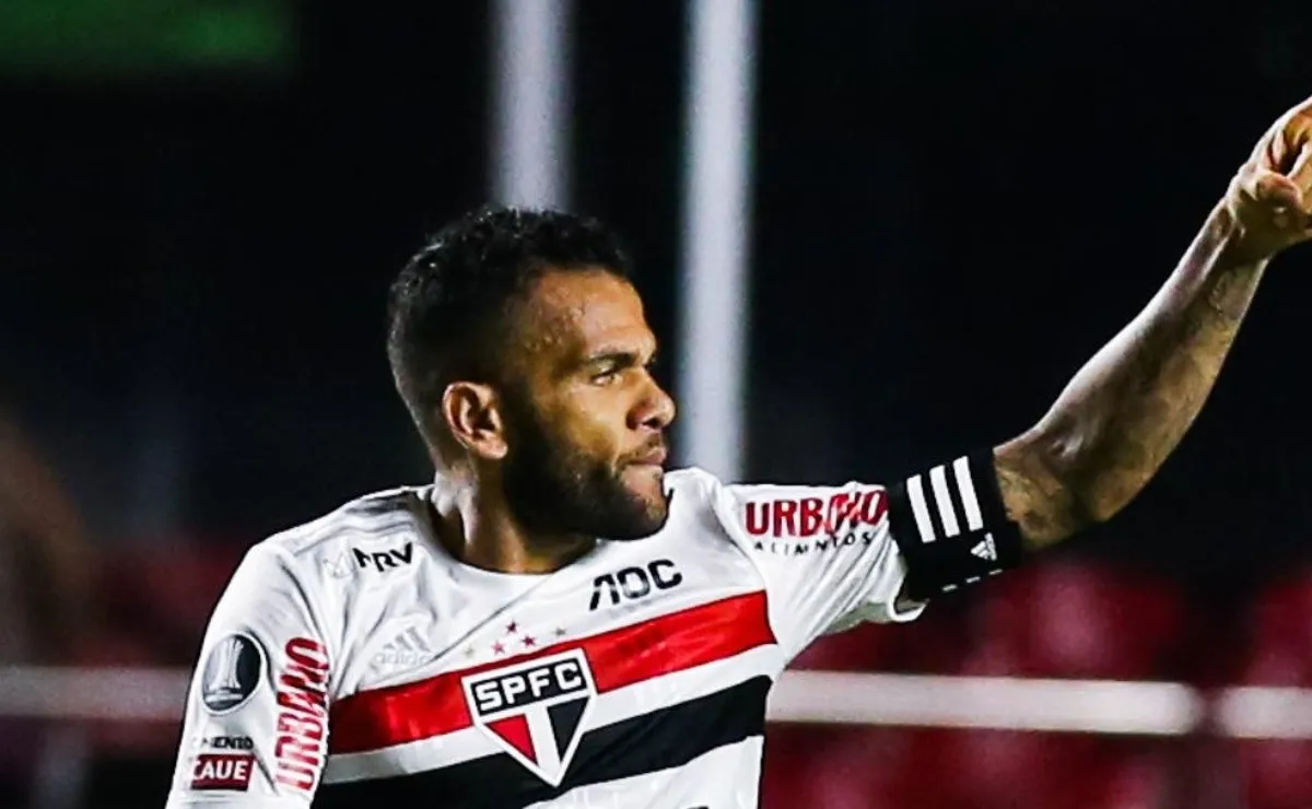 Dani Alves 7 goles en 31 partidos oficiales en el Sao Paulo, donde juega del medio hacia adelante. (FOTO: Getty)
