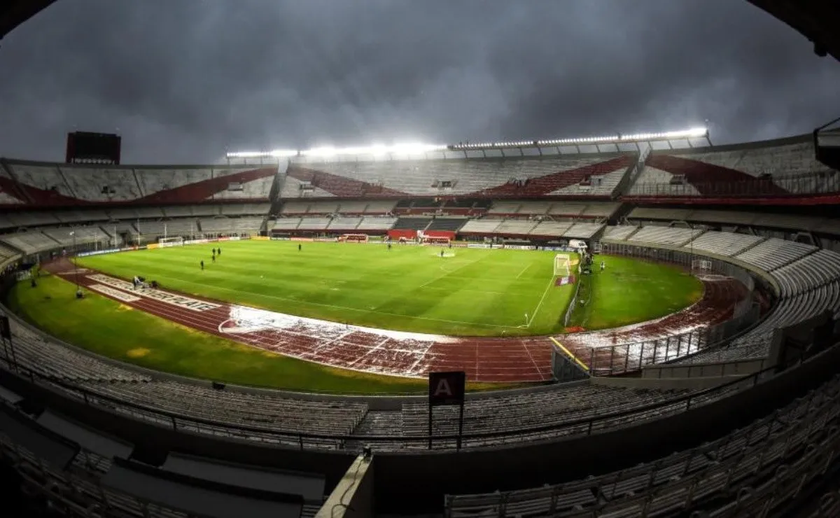 Postal de aquella noche del 11 de marzo en el Monumental, previo al inicio del partido ante Binacional