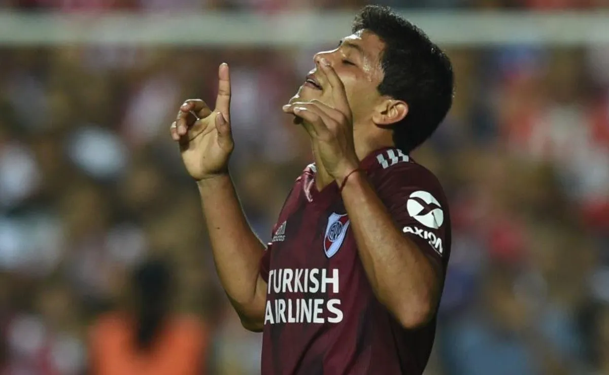 Rojas disputó 30 partidos oficiales en River, y marcó 3 goles