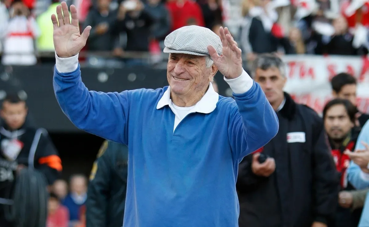 River homenajeó a Amadeo Carrizo.