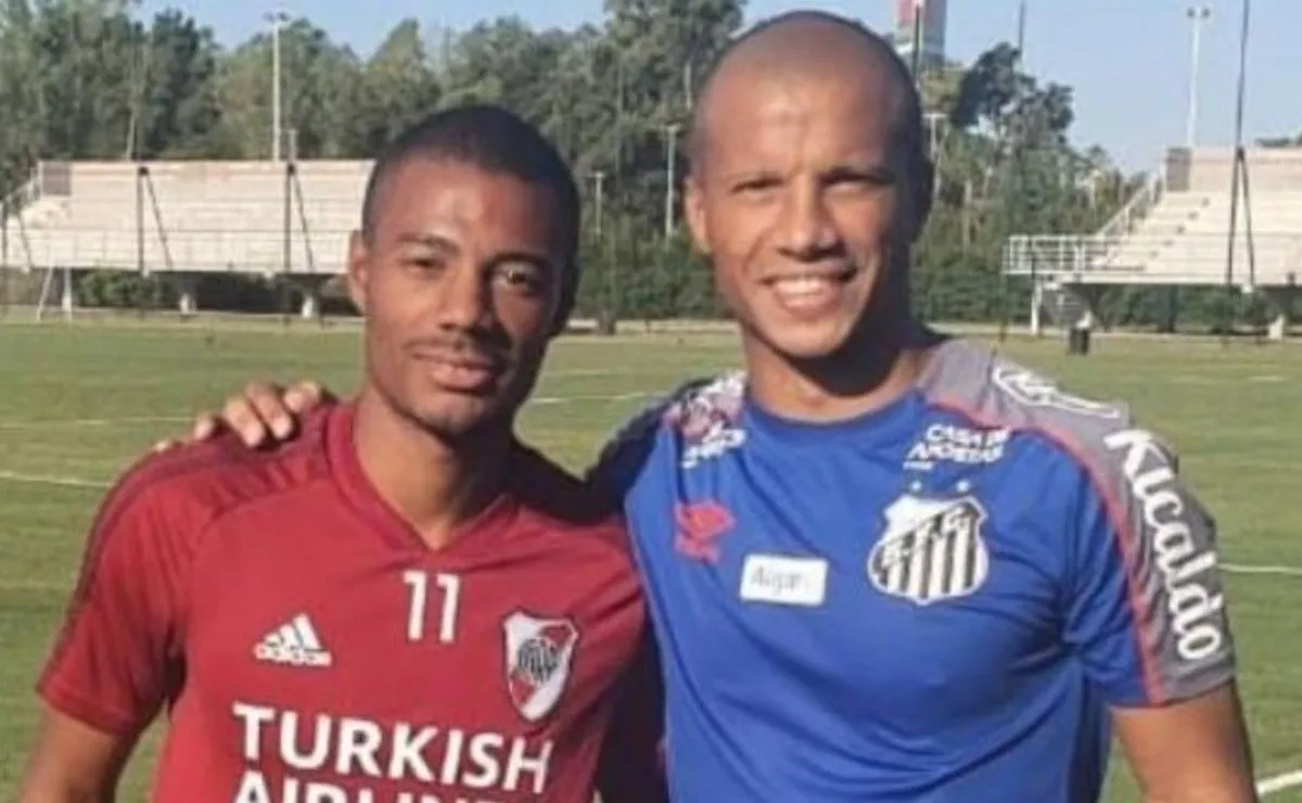 De La Cruz y Sánchez coincidieron hace unas semanas en Ezeiza, donde se entrenó el plantel de Santos.