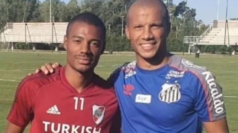 De La Cruz y Sánchez coincidieron hace unas semanas en Ezeiza, donde se entrenó el plantel de Santos.