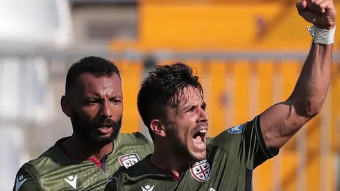 Simeone fue cedido a préstamo por Fiorentina a Cagliari, donde hizo 6 goles en 24 partidos oficiales. (FOTO: Getty)