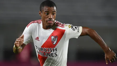 De La Cruz inició el trámite para obtener la doble ciudadanía y dejar de ocupar plaza de extranjero. (FOTO: Getty)