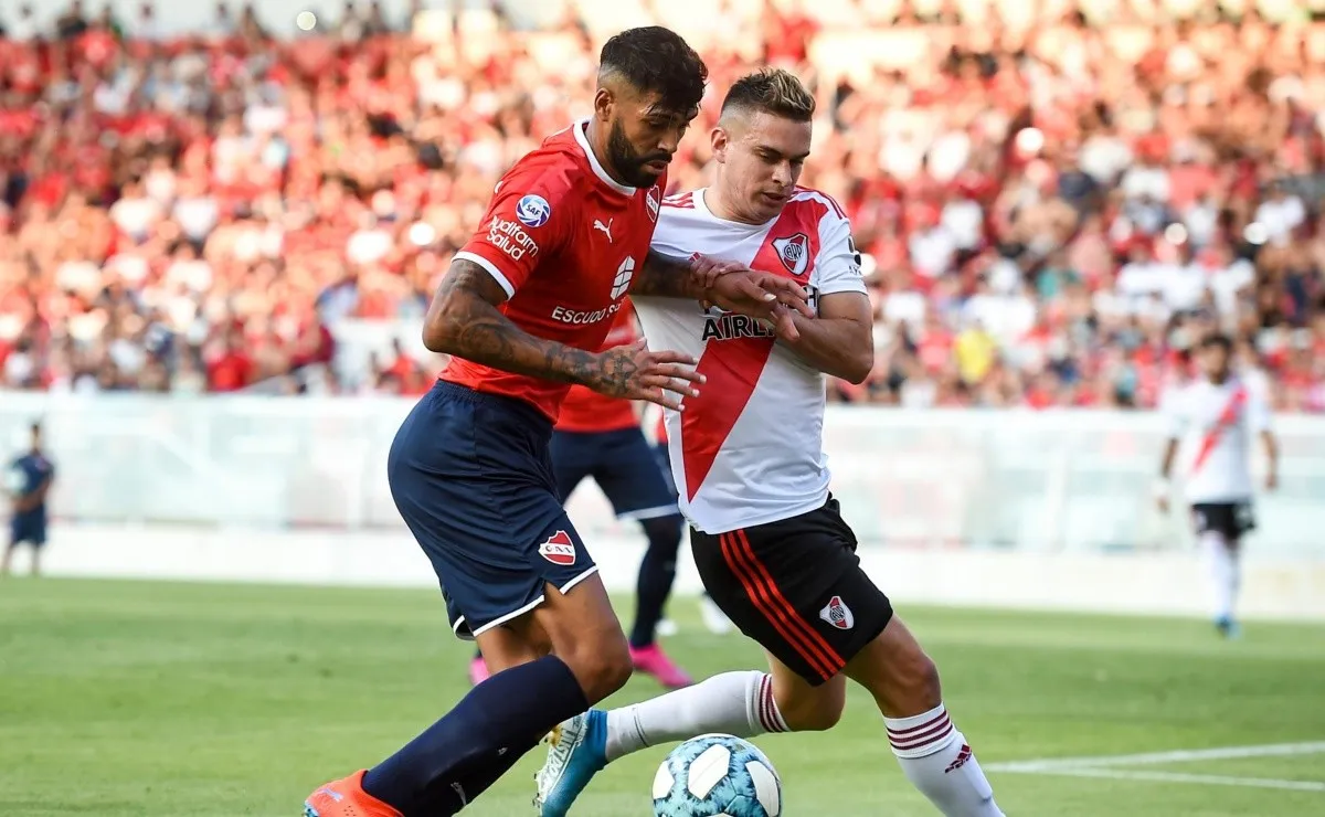 Alexander Barboza se ganó la titularidad en Independiente, donde lleva 13 partidos y un gol. (FOTO: Getty)