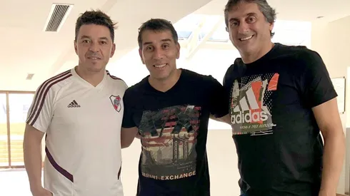El paraguayo junto a Gallardo y Francescoli, en la previa al último partido de River en su país.
