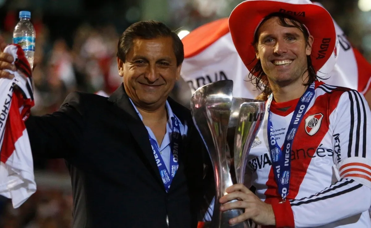 Ramón Díaz ganó otro título más seis días después: la Copa Campeonato 2013/14. (FOTO: Getty)