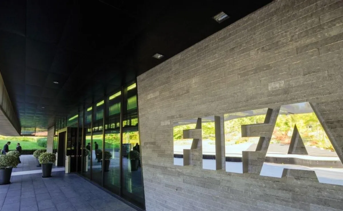 Belgrano está dispuesto a elevarle un reclamo al máximo organismo del fútbol mundial.