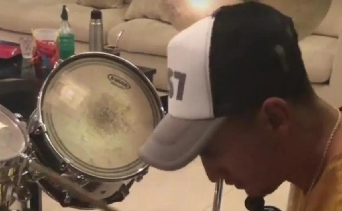 El delantero de River a pura pasión por la música y la batería