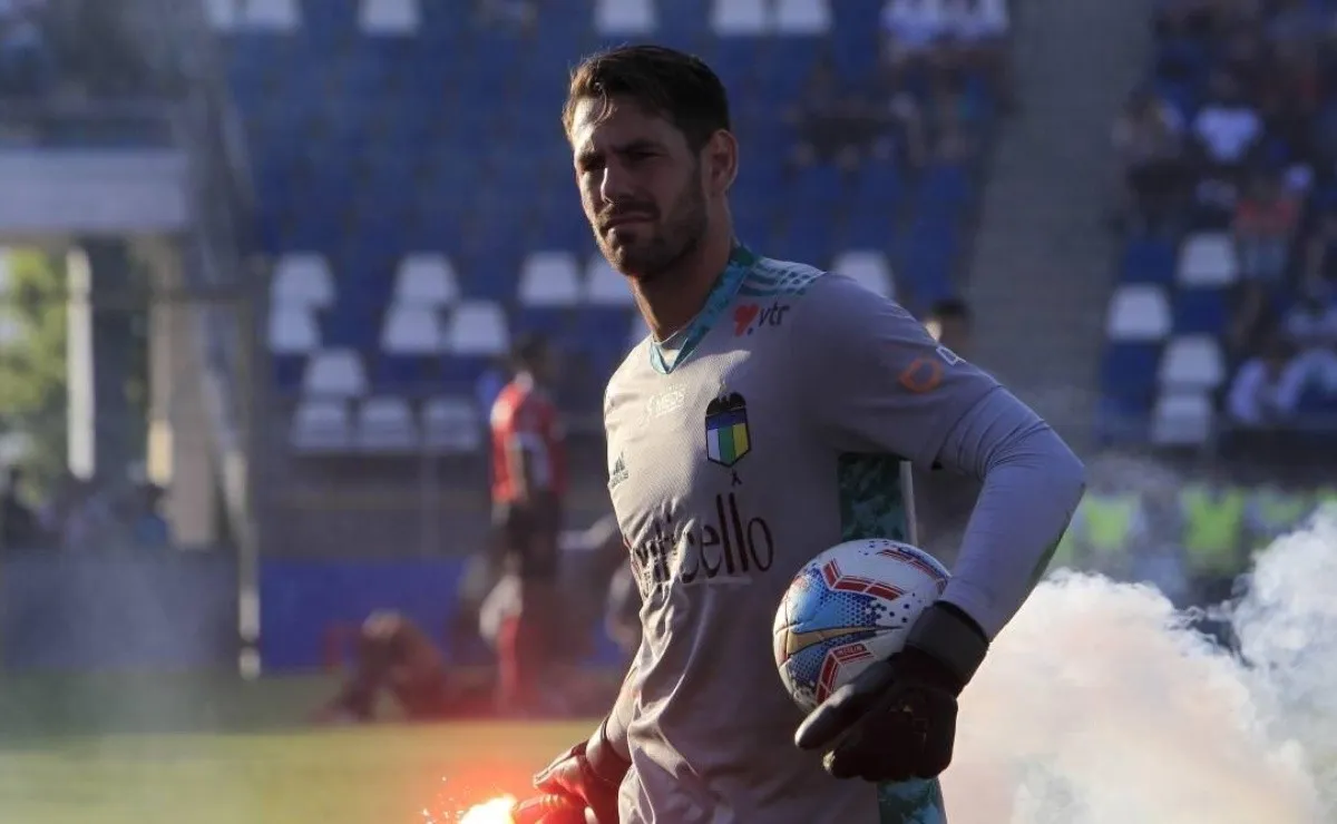 Augusto Batalla lleva siete partidos oficiales en O'Higgins: recibió 7 goles. (FOTO: Photosport)