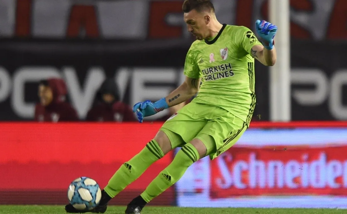 El arquero siempre soñó con ponerse el buzo con el escudo de River.