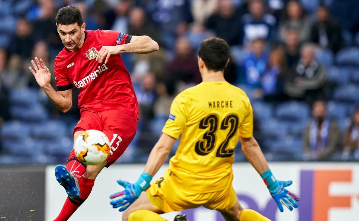 Alario marcó 6 goles en 14 partidos oficiales por copas internacionales a nivel europeo. (FOTO: Getty)