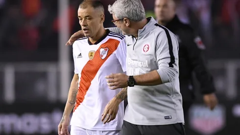 El 7 de abril de 2019, D'Alessandro fue al Monumental y se llevó de recuerdo la camiseta de River. (FOTO: Getty)