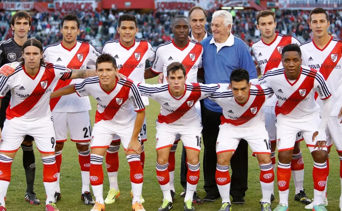 Ex y jugadores actuales se tomaron un segundo para despedir a Amadeo.
