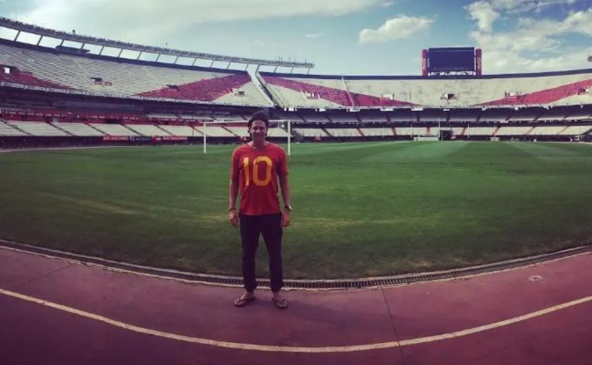 Alejandro siempre con un pie en el Monumental.