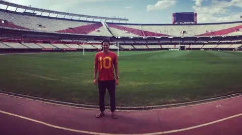 Alejandro siempre con un pie en el Monumental.