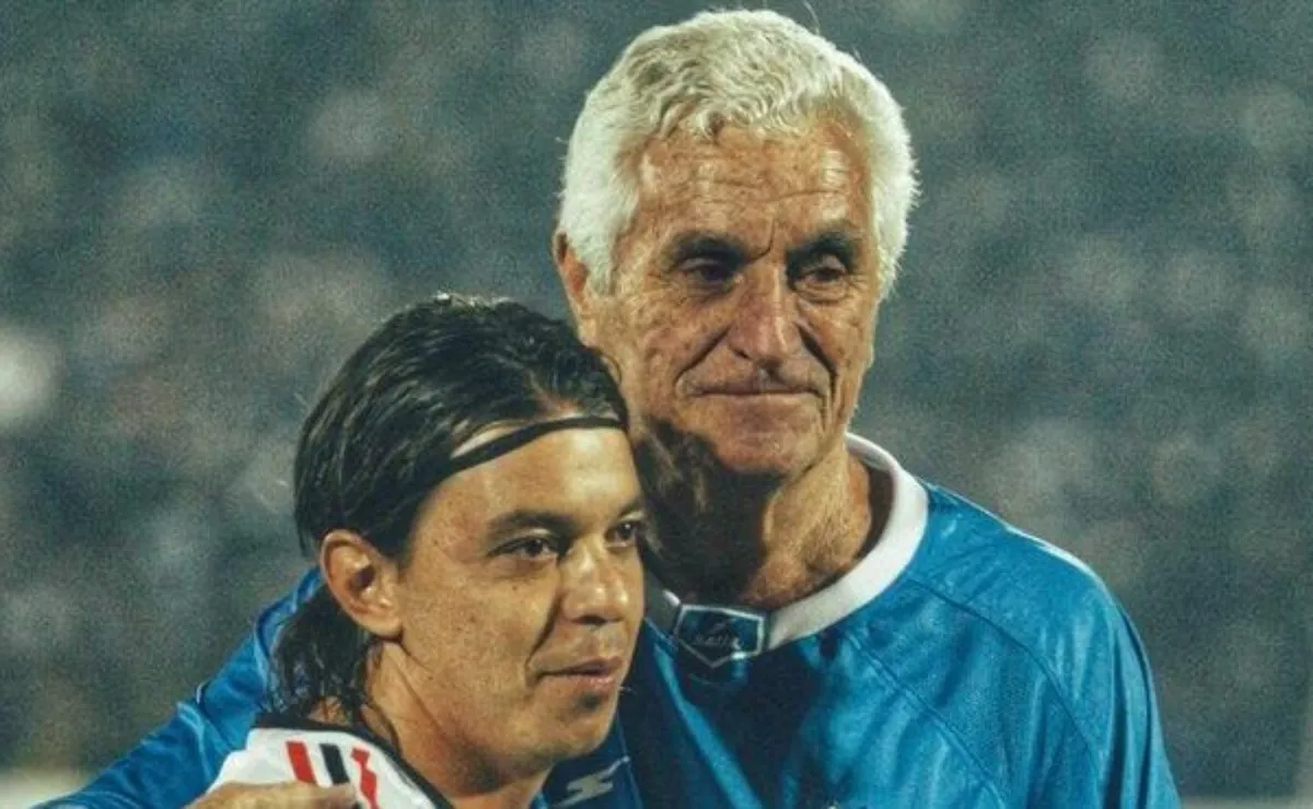 Amadeo y el Muñeco, abrazados hace más de 15 años