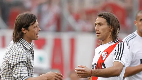 Matías Almeyda, el DT de River en su paso por el Nacional B, tiempo en el que Ariel Holan fue videonalista de la gestión.