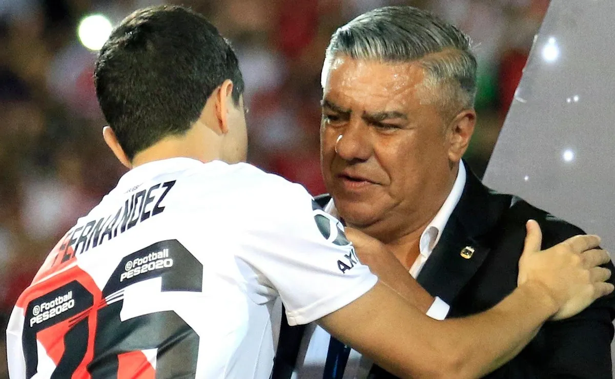 Tapia hizo la entrega de medallas y el trofeo de la Copa Argentina tras River 3- Central Córdoba 0. (FOTO: Getty)