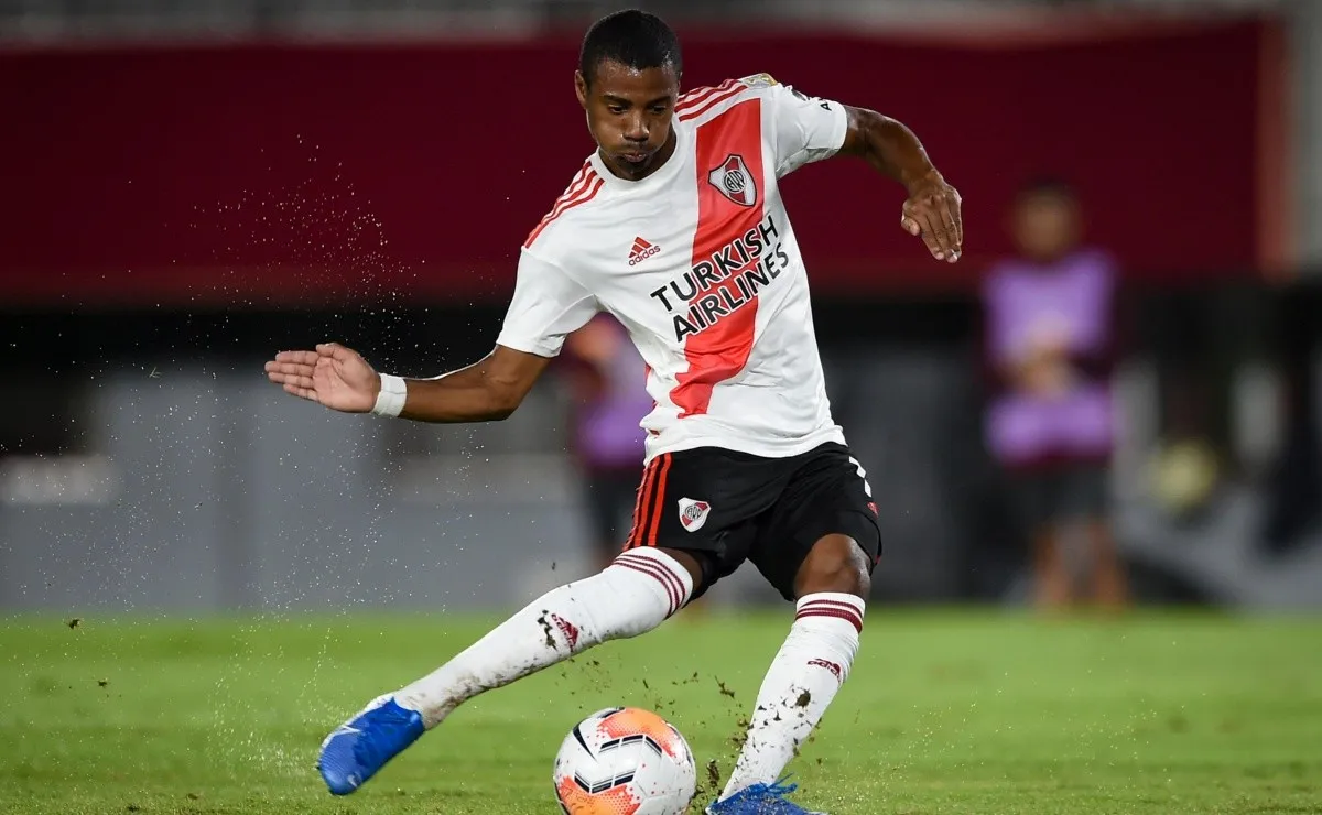 El uruguayo malgastó una nueva oportunidad desde los doce pasos.