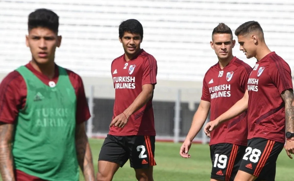 Uno de los seis extranjeros, quedará fuera del banco de suplentes.