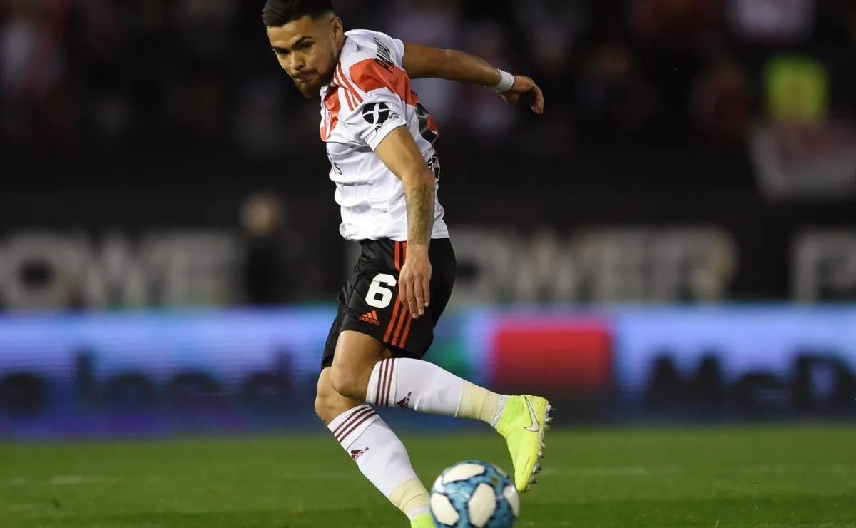 El chileno Paulo Díaz será titular reemplazando a Javier Pinola.