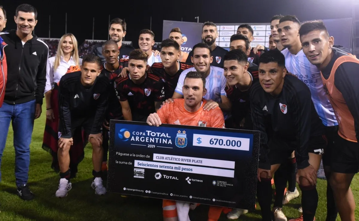 River jugó el año pasado en Salta, donde se impuso 3-0 sobre Argentino de Merlo. (FOTO: Getty)