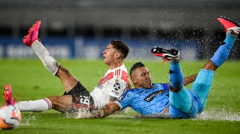 El agua fue un factor fundamental en el trámite del partido.