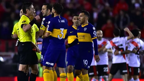 Los jugadores de Boca y de River, dos maneras de vivir la victoria.