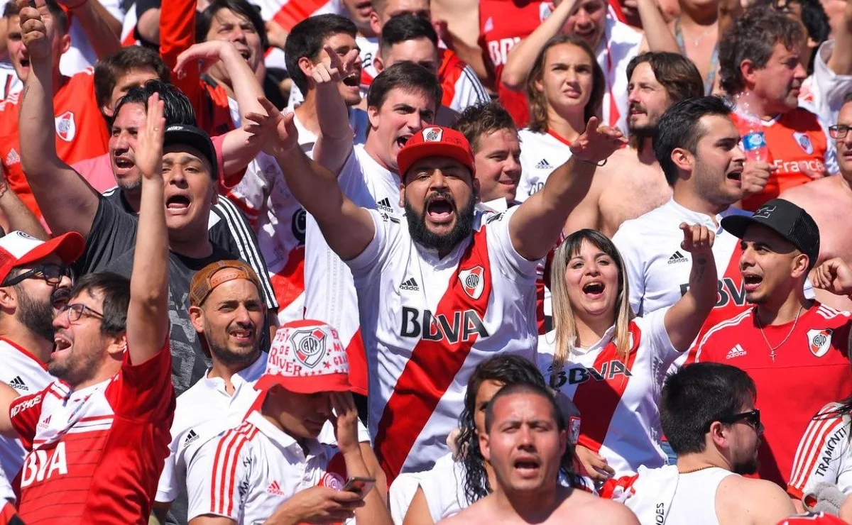 Los hinchas de River se preparan para la Copa de la Superliga.