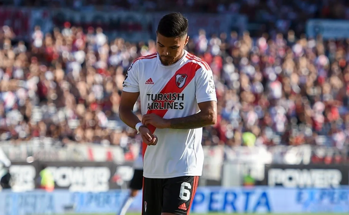 El último partido del chileno fue frente a Estudiantes en La Plata.