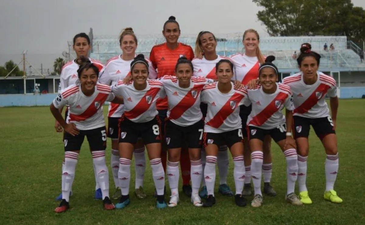 Las chicas están prendidas en los primeros lugares del torneo
