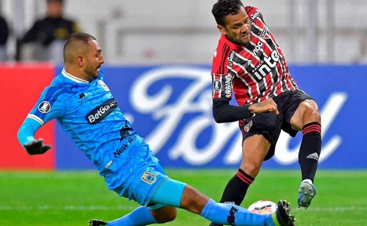El equipo de Dani Alves no pudo hacer pie en Perú