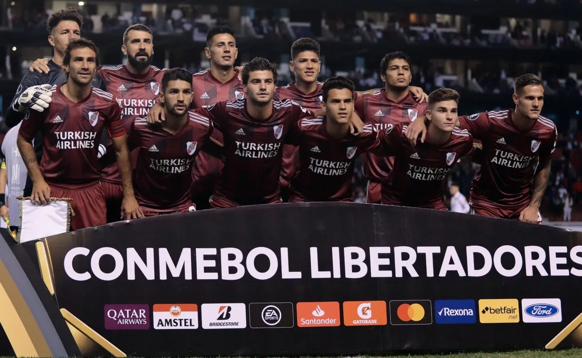 La formación plagada de suplentes para el debut en la Copa.