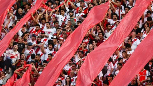 Los hinchas de River se preparan para alentar al equipo del Muñeco.