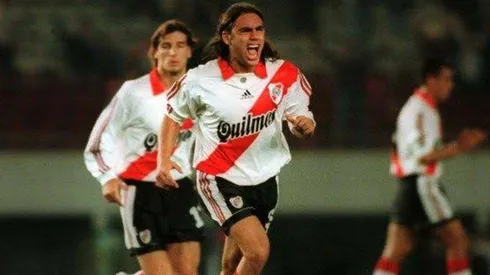 El defensor ganó la Copa en 1996.