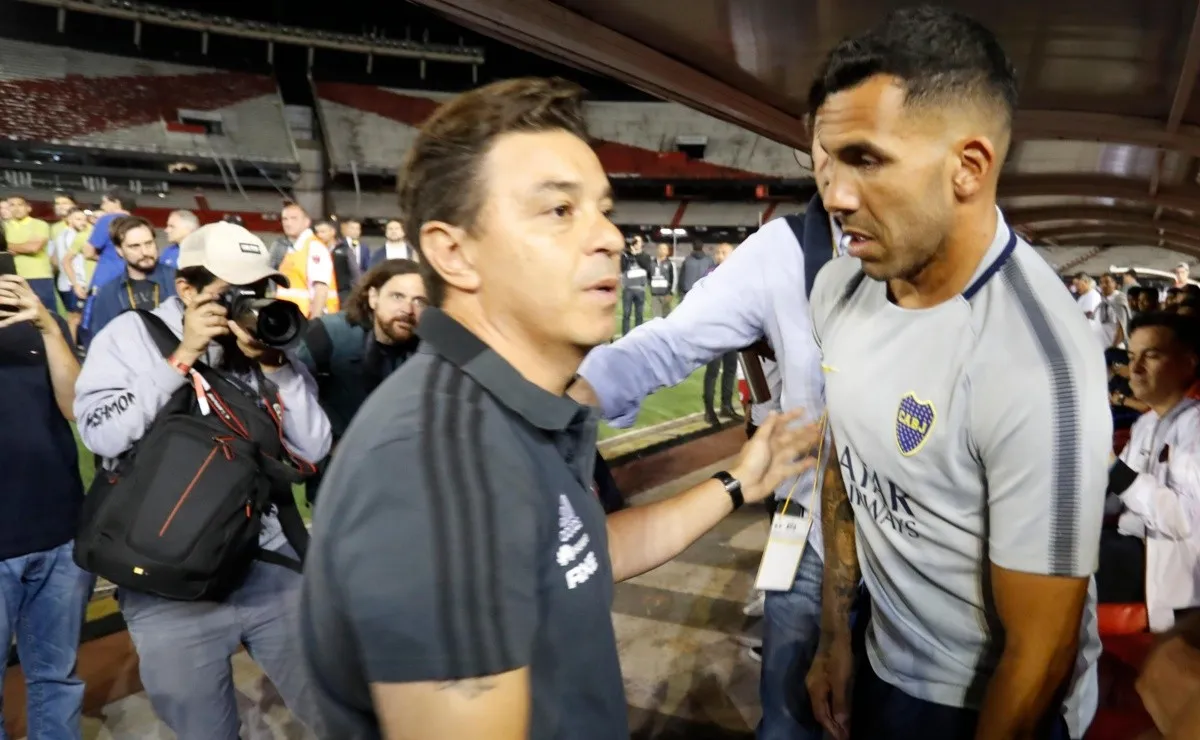 En el Monumental, Gallardo y Tevez se saludaron el día de la final de Copa que fue suspendida.