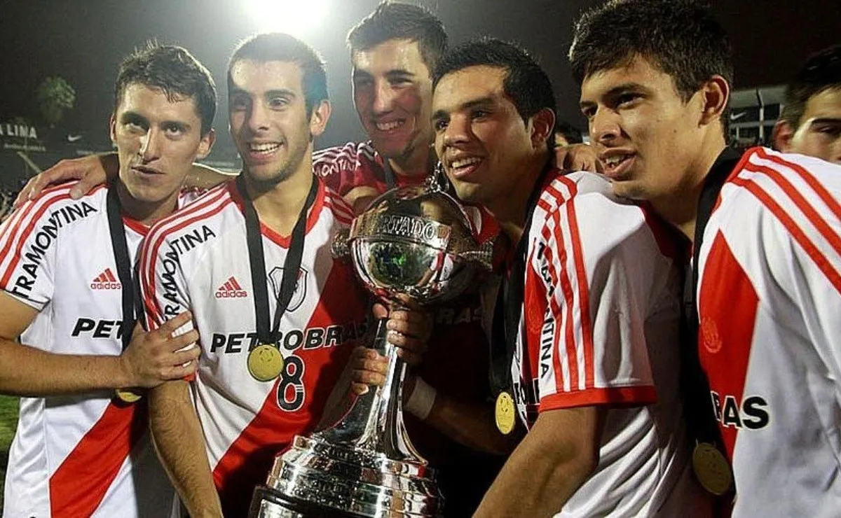 ¿A quiénes reconoces en la foto del River campeón del 2012?