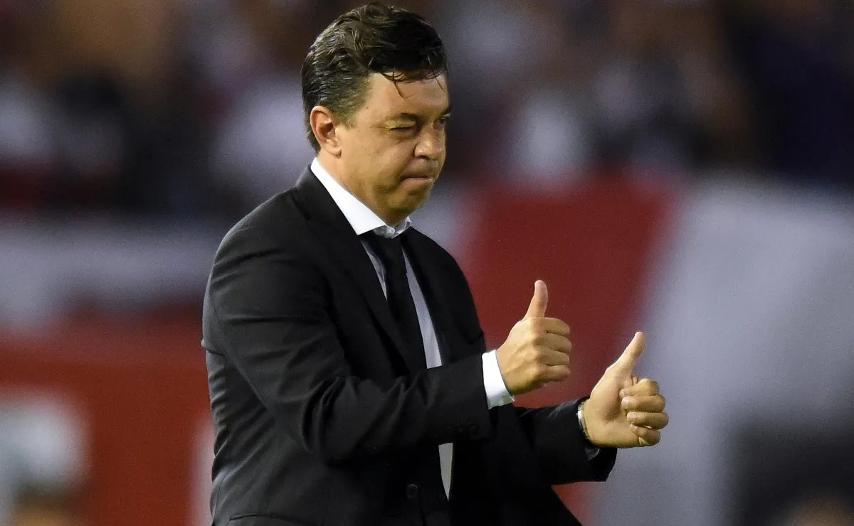El Muñeco, a puro placer con sus jugadores