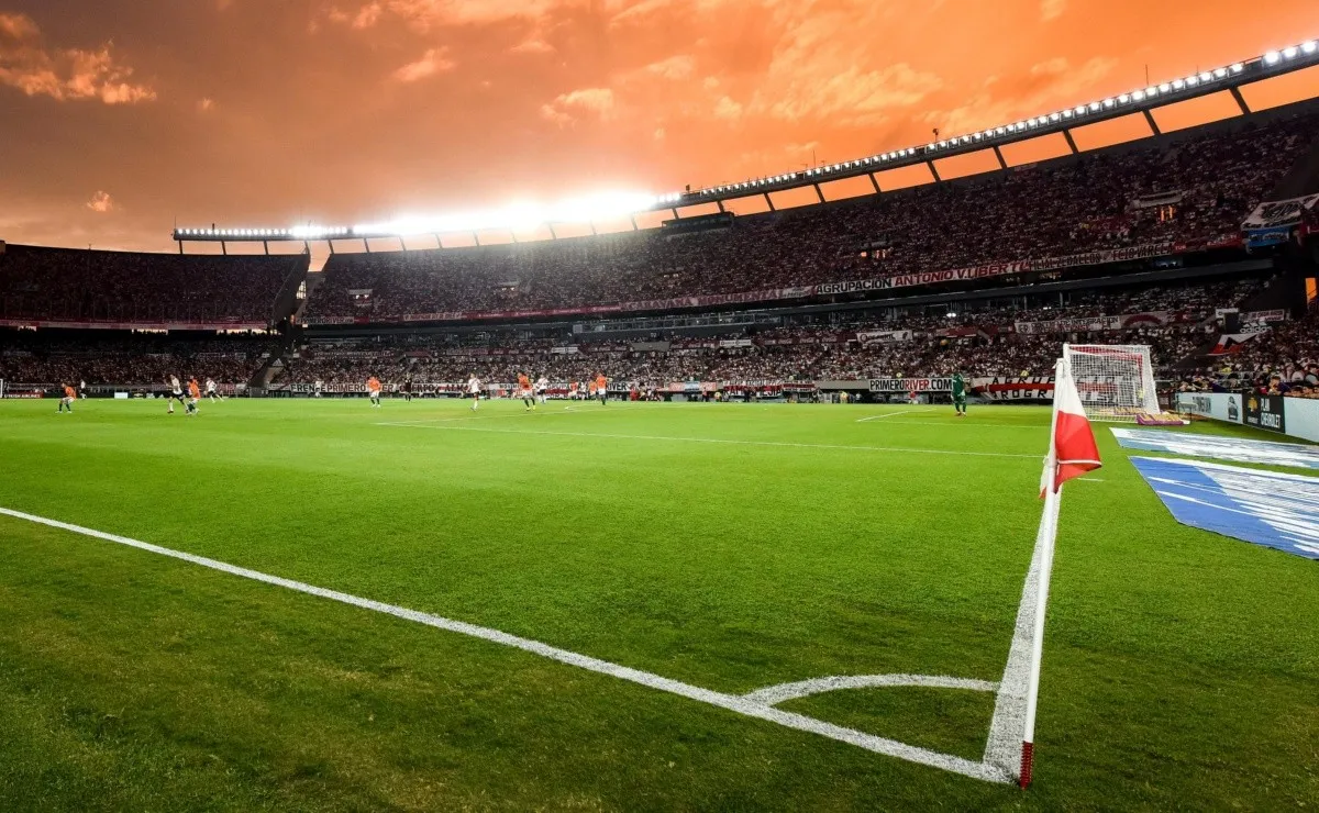 Frente a Banfield, también hubo lleno total.