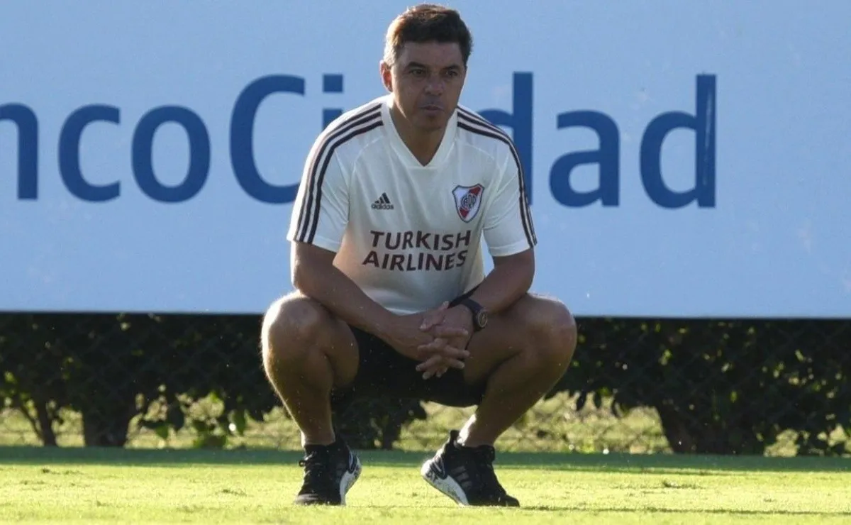 Con los pies sobre la tierra, Gallardo prepara el equipo para el sábado.