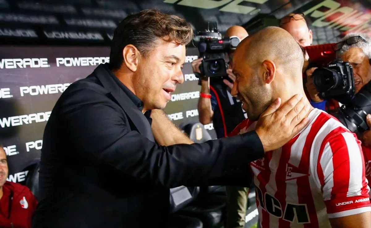El Jefecito se acercó al banco de supletes de River.