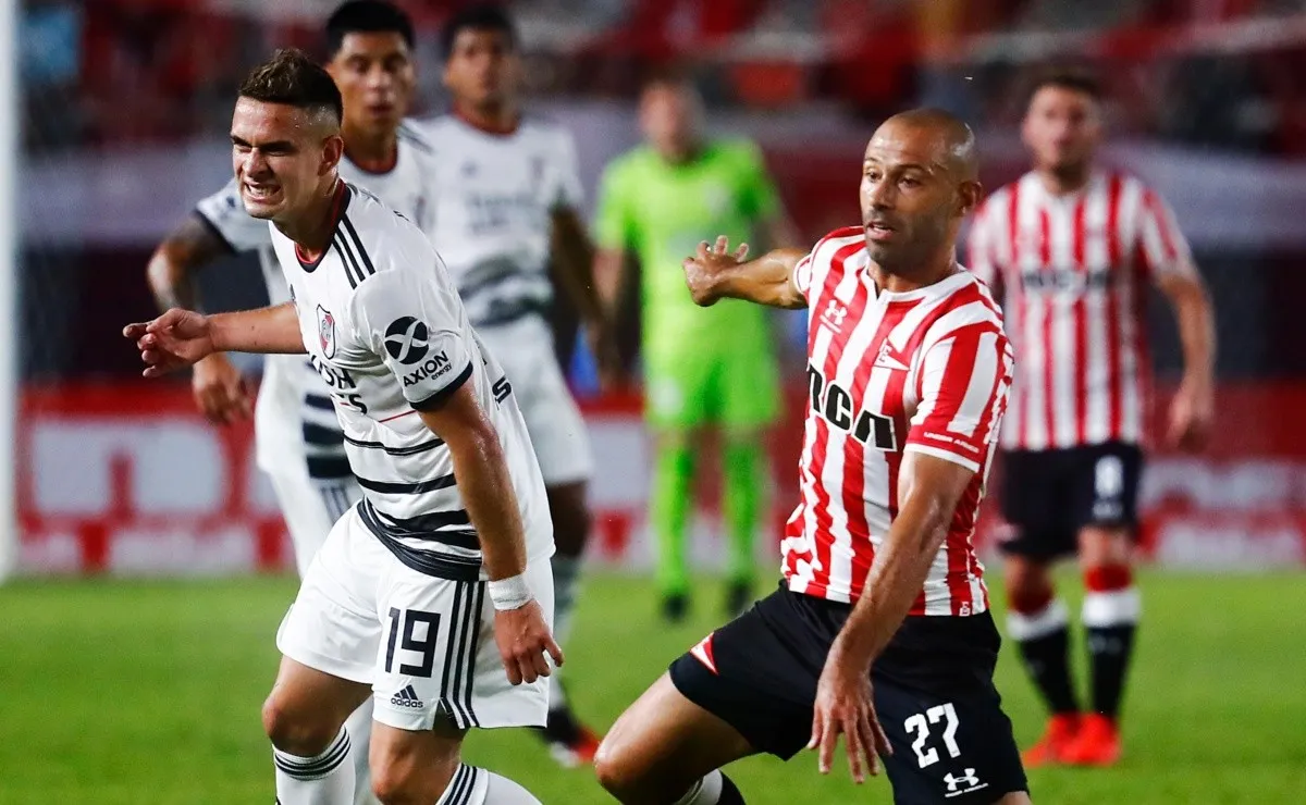 Mascherano fue el responsable de la amarilla a Borré.