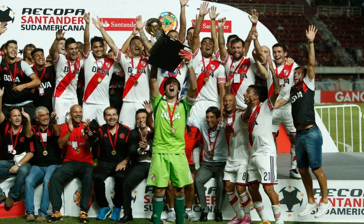 El segundo título de la era Gallardo, se utilizó el short blanco.