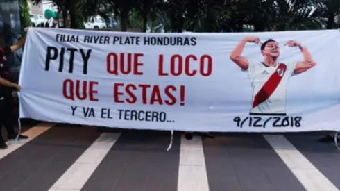 La bandera que exhibieron los integrantes de la filial Honduras dedicada al Pity