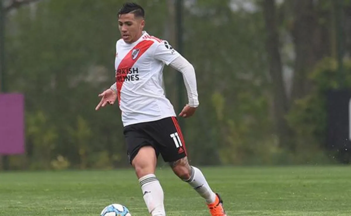 Enzo Fernández, titular en River para el duelo ante Danubio.